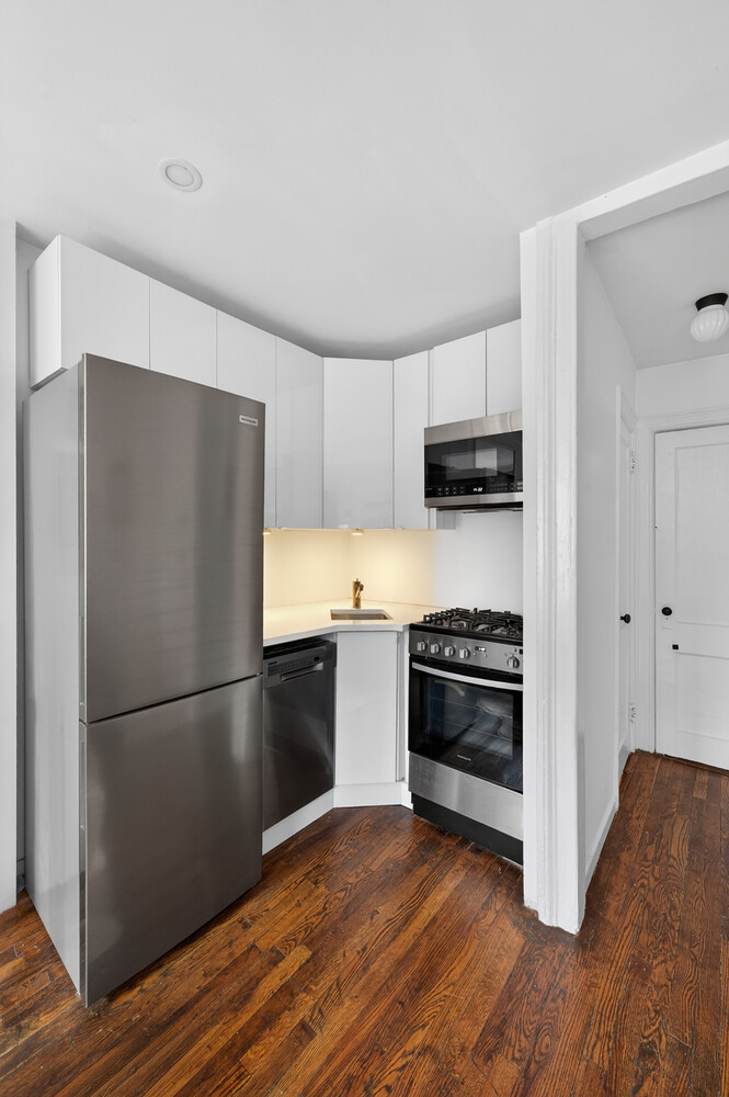 88 HORATIO Street 3C