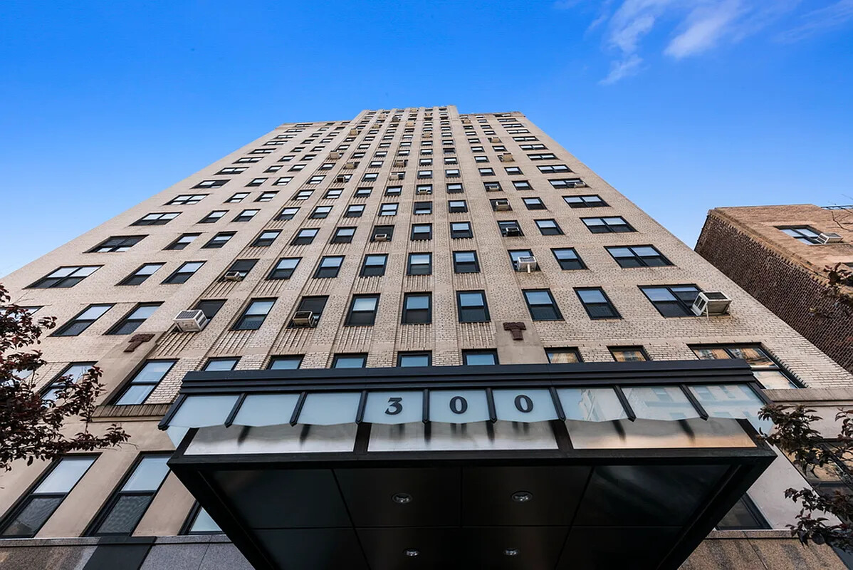 300 W 23RD Street 11A