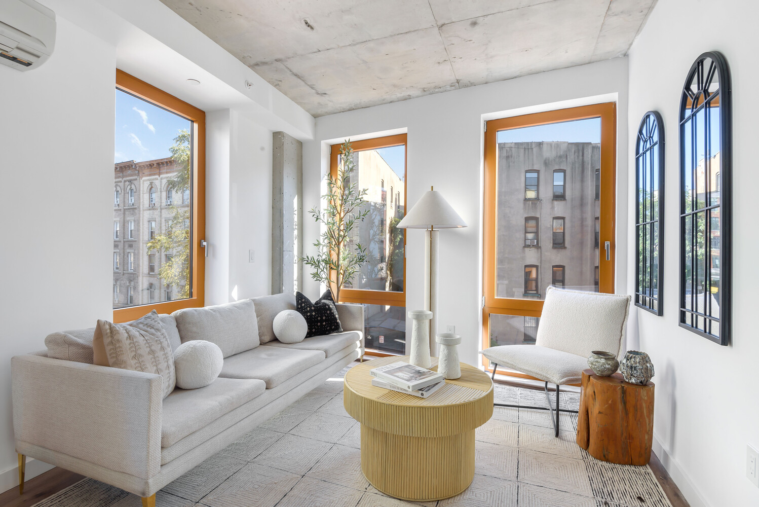 540 GRAHAM Avenue 402