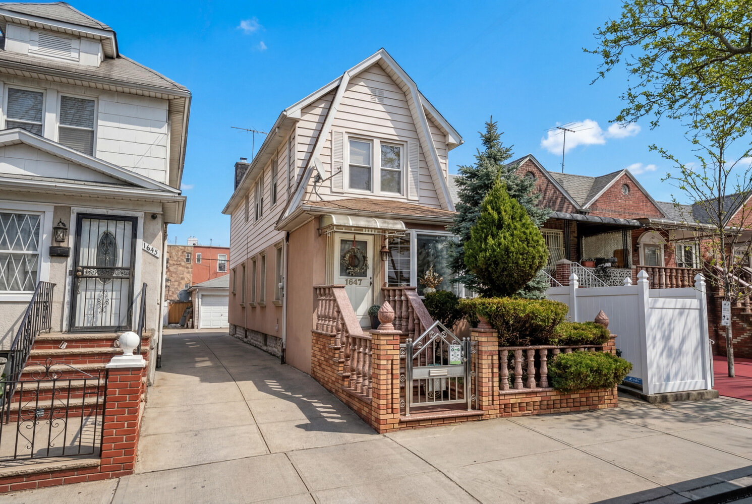 1647 E 49TH Street