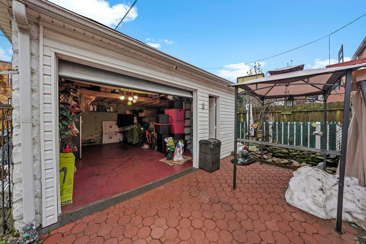 1647 E 49TH Street