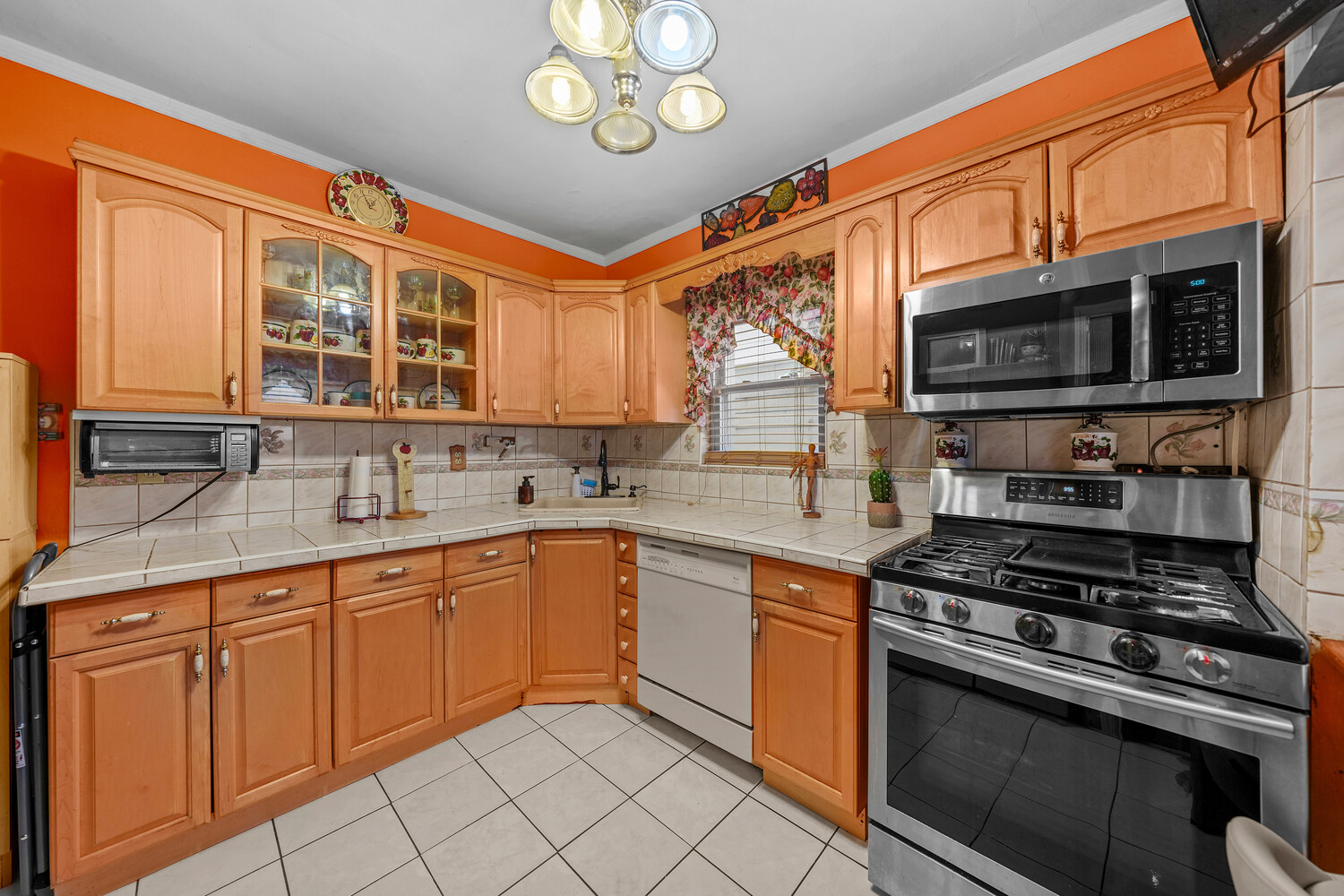 1647 E 49TH Street