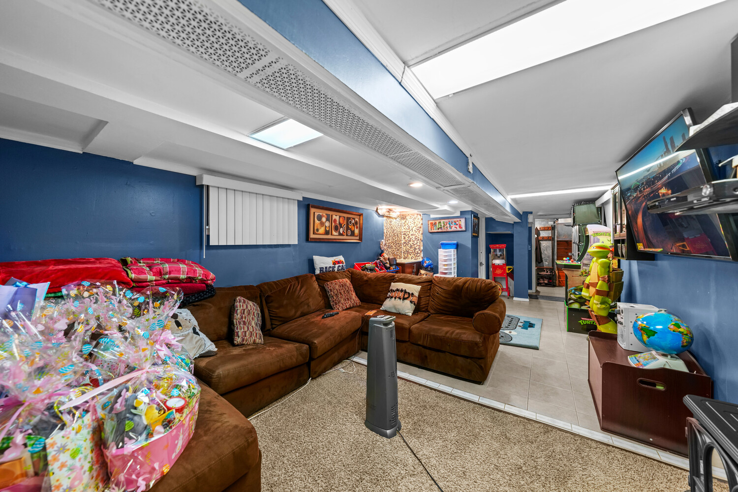 1647 E 49TH Street