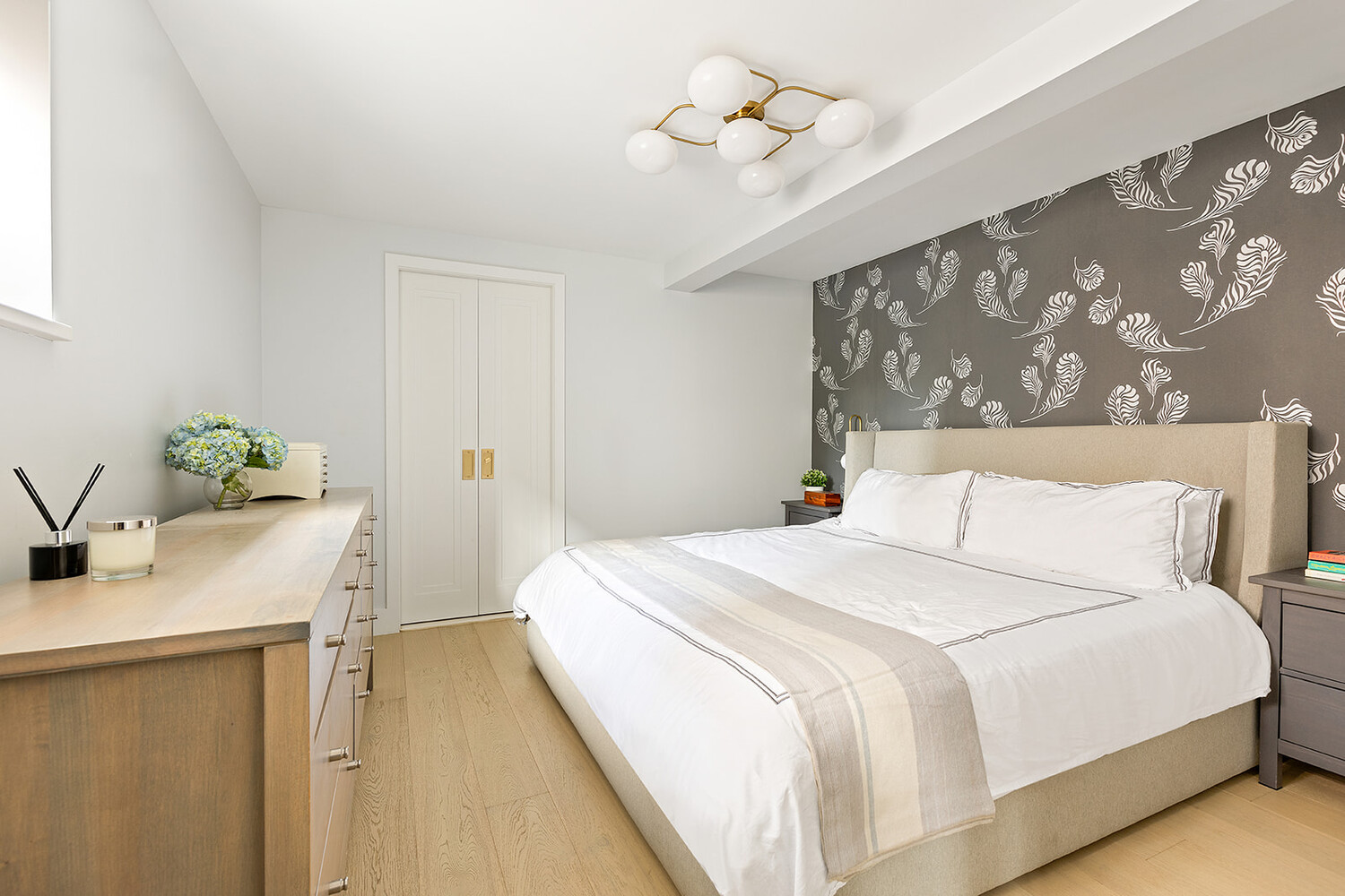 65 MIDDAGH Street 1B