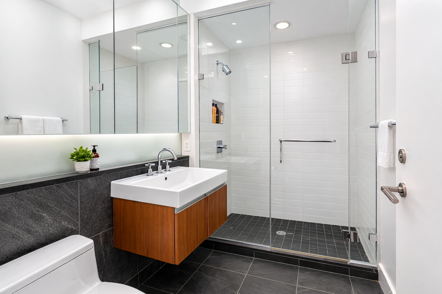 311 W BROADWAY 6D