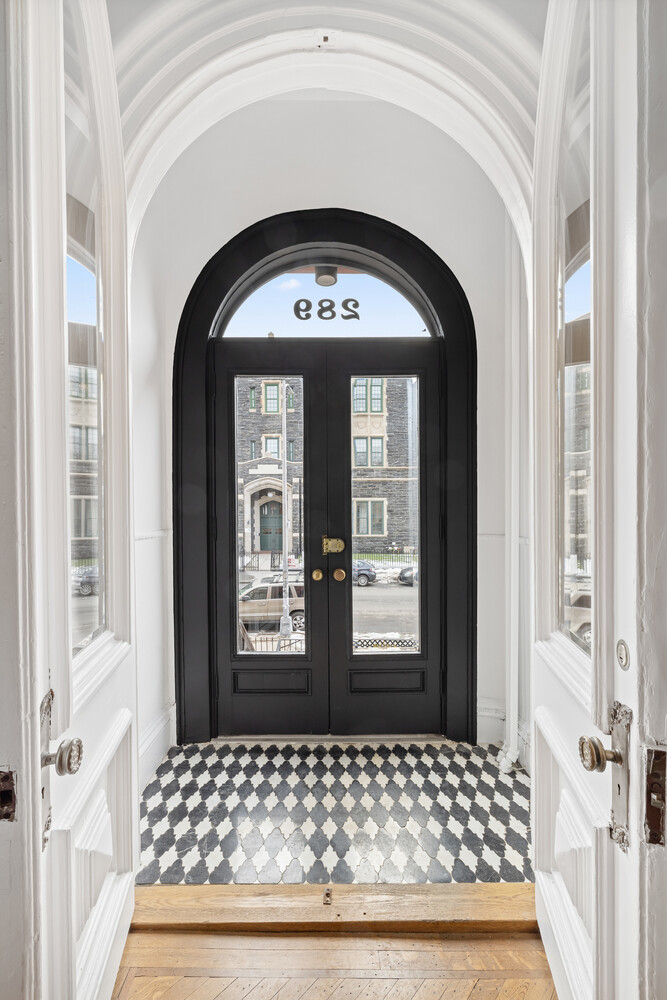 289 MACON Street