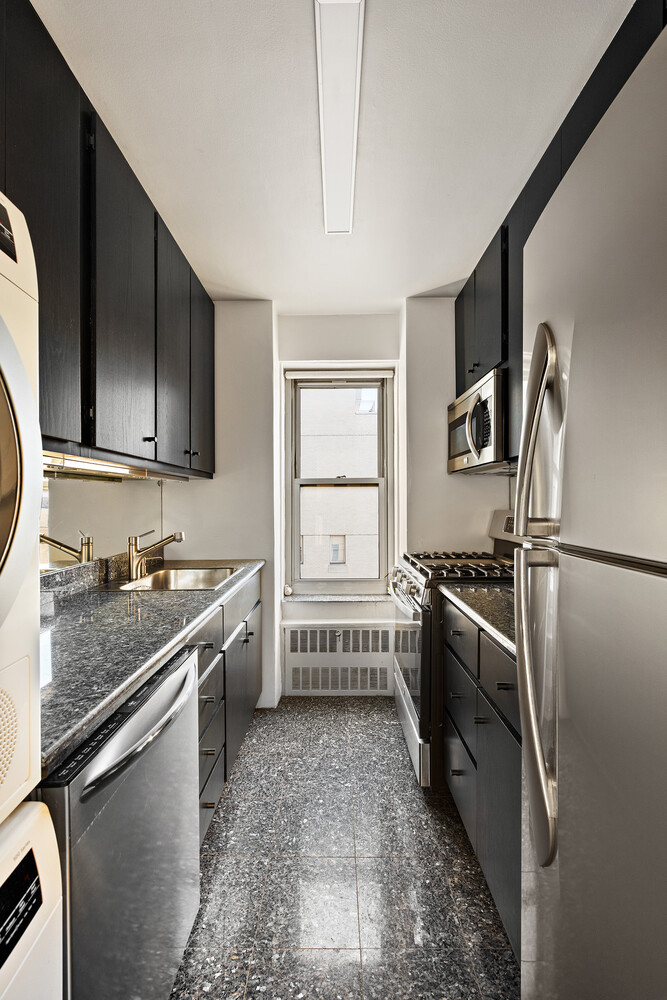 2 5TH Avenue 17C