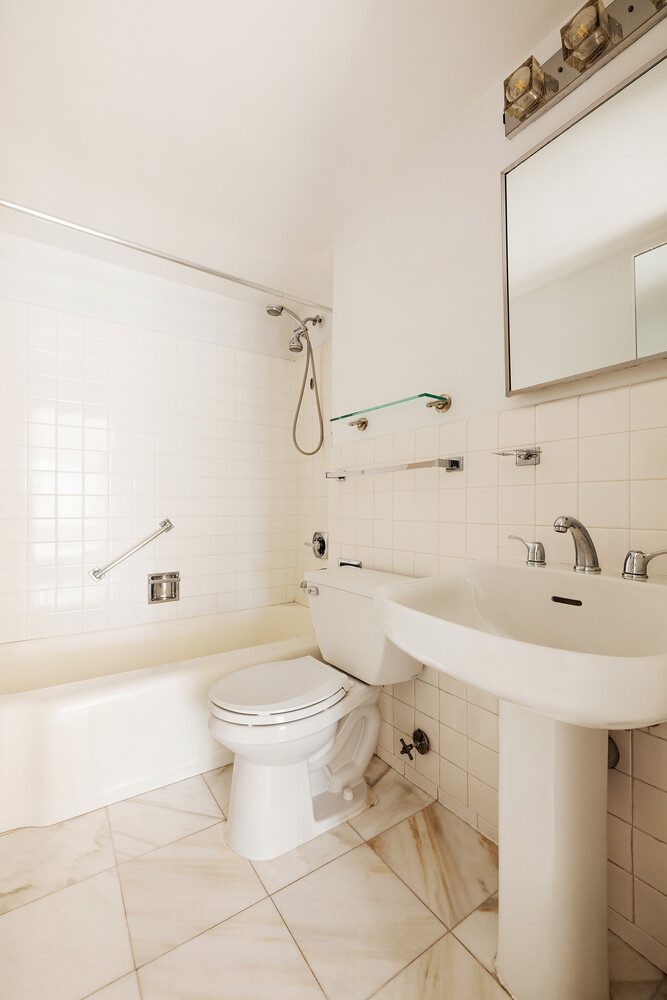 2 5TH Avenue 17D