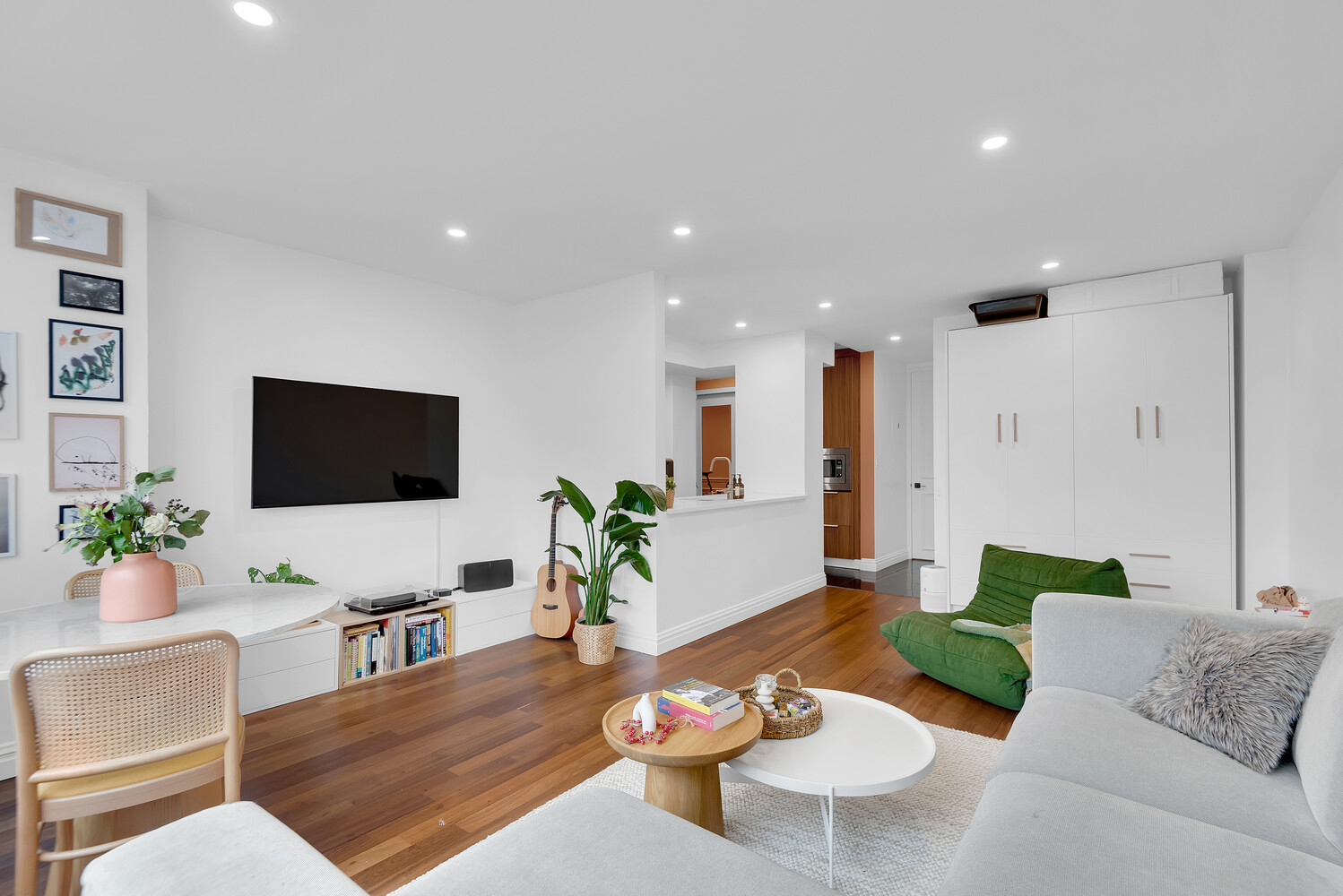 250 S END Avenue 12G