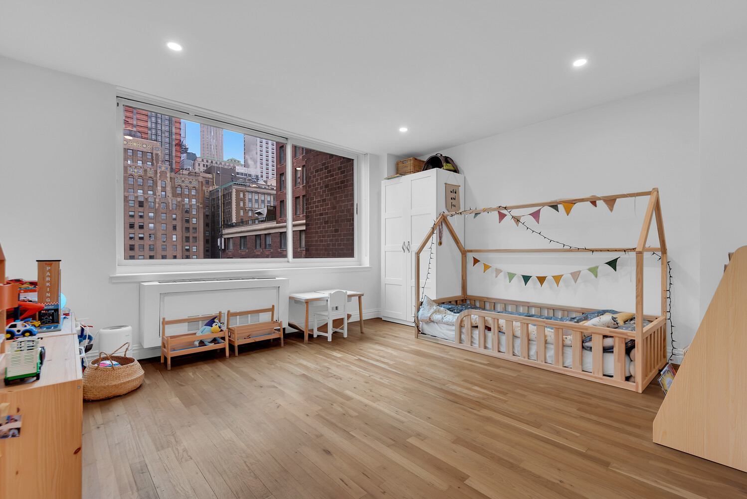 250 S END Avenue 12G