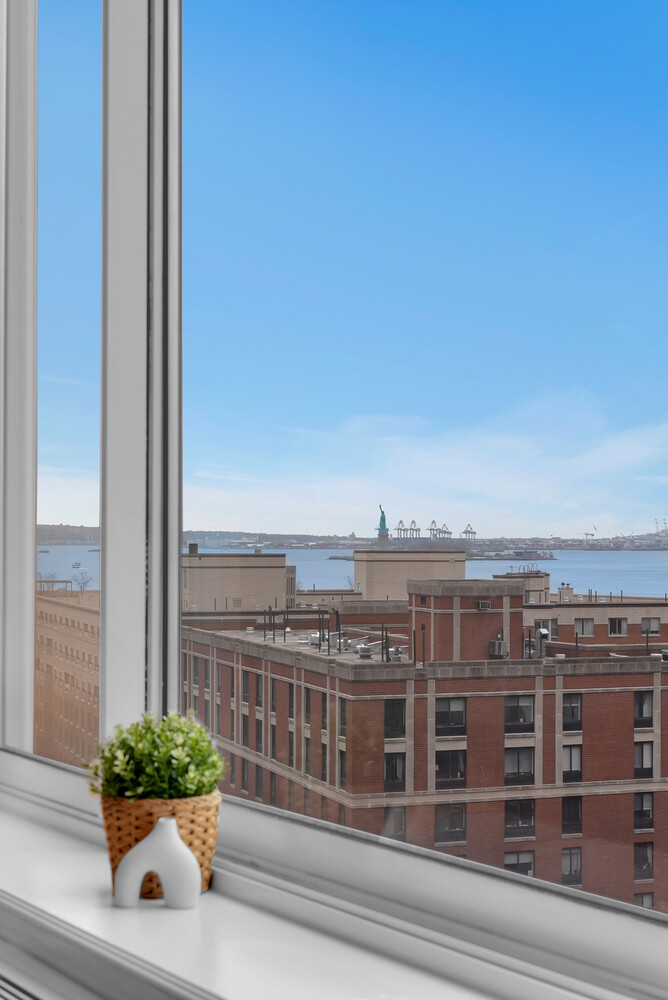 250 S END Avenue 12G