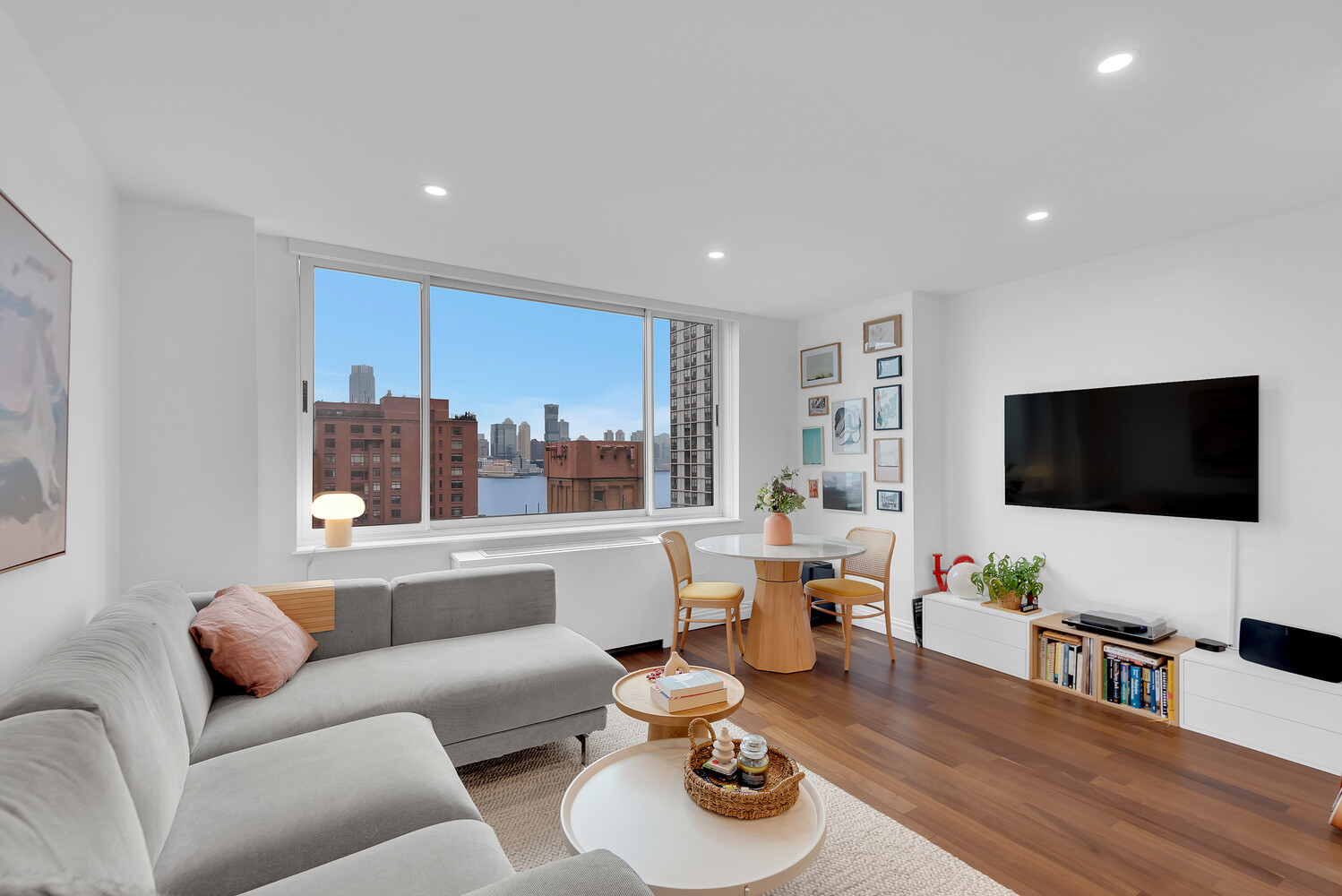 250 S END Avenue 12G