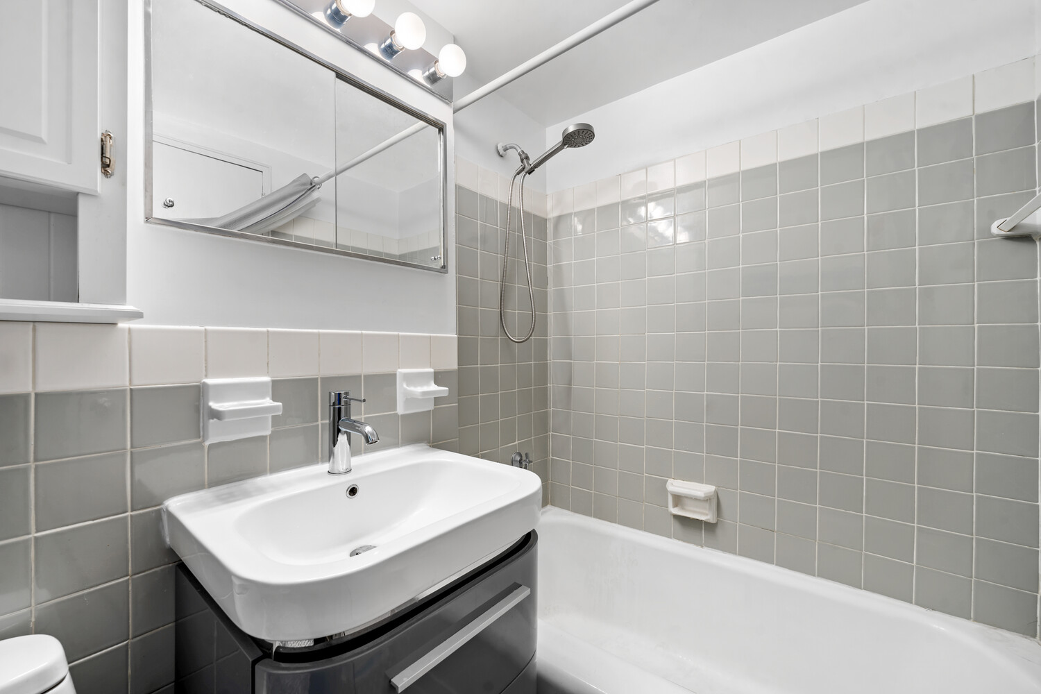 301 E 63RD Street 8A