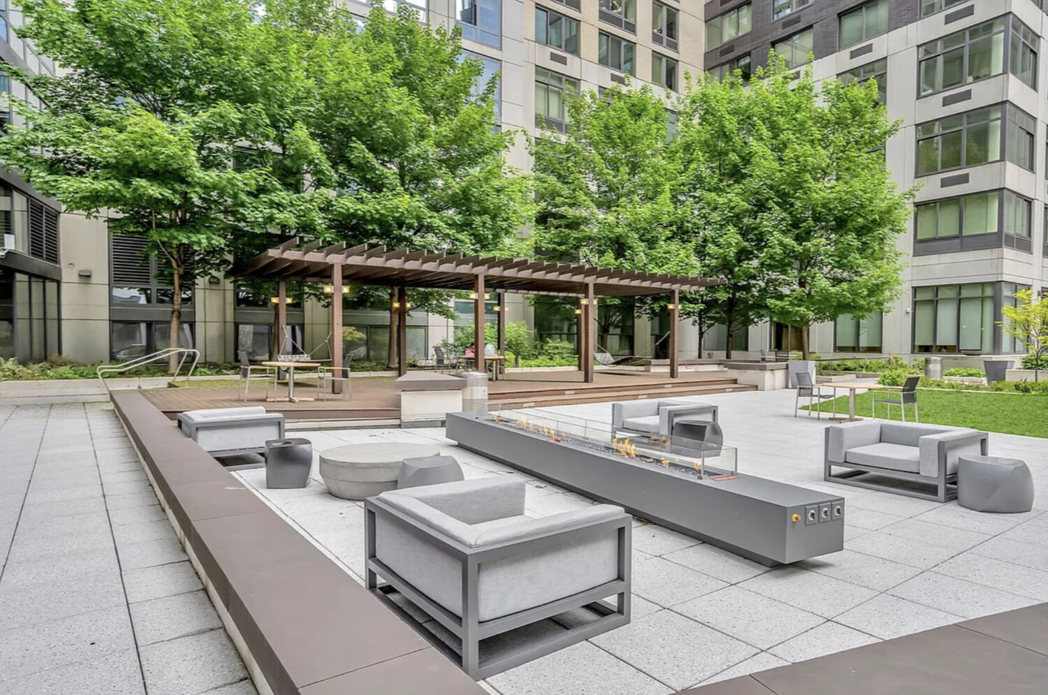 60 RIVERSIDE Boulevard 2011