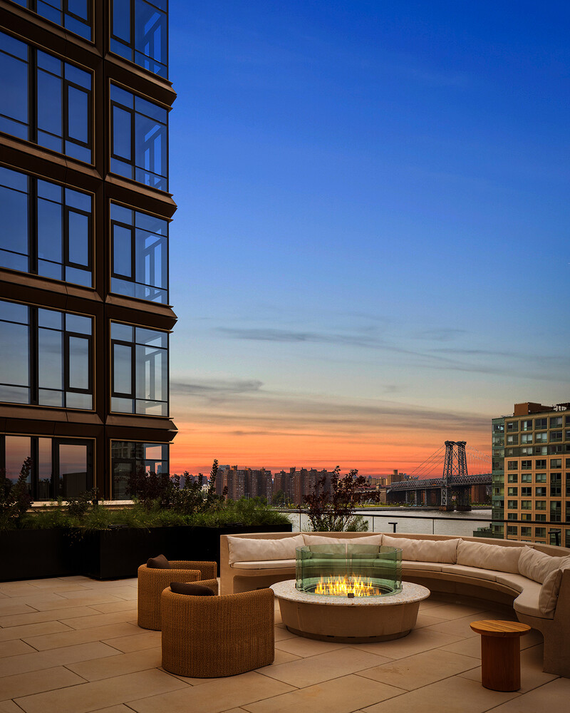 480 KENT Avenue 16G