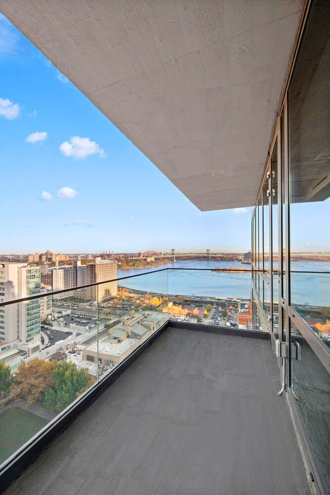 302 E 96TH Street PH6