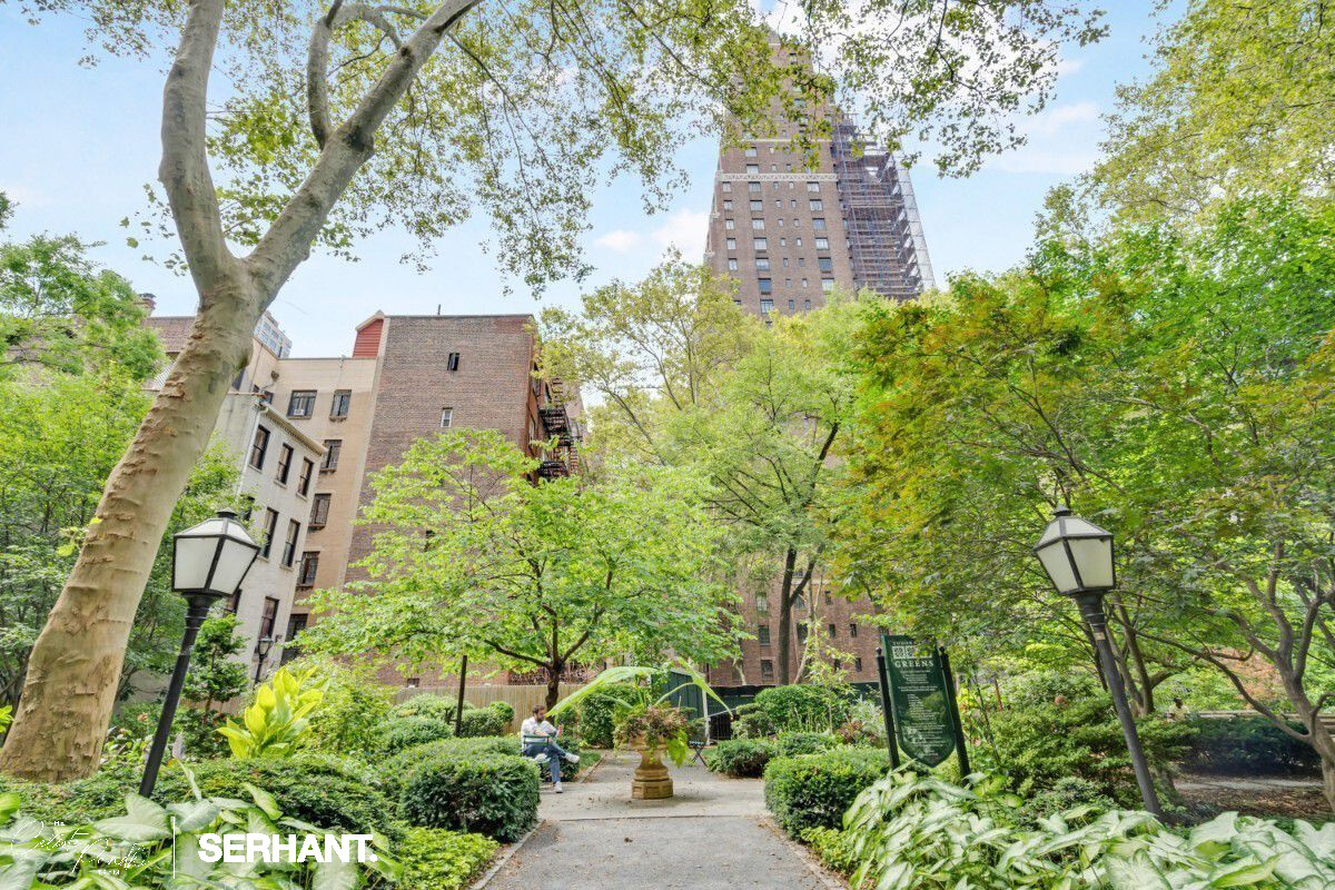 320 E 42ND Street 2301