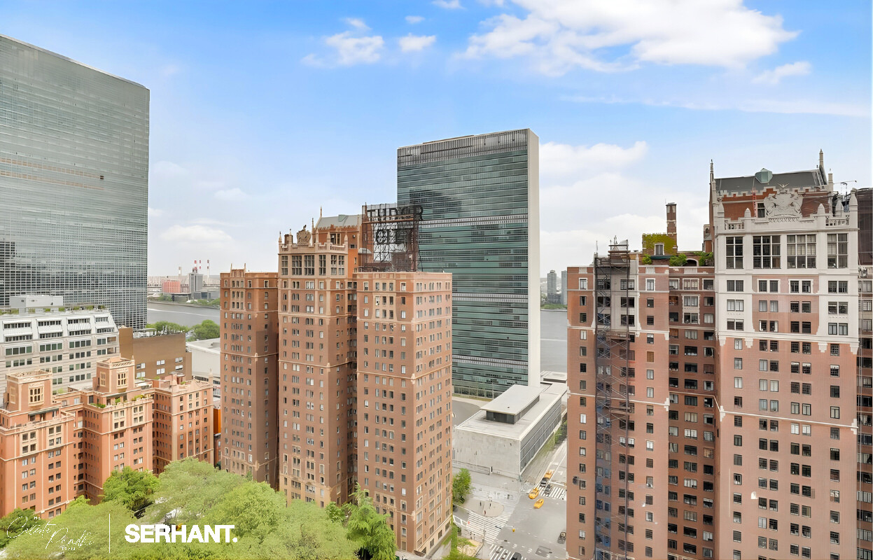 320 E 42ND Street 2301