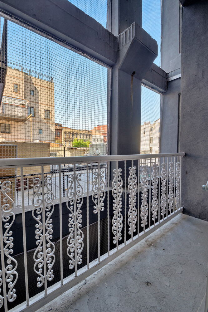 689 MYRTLE Avenue 2H