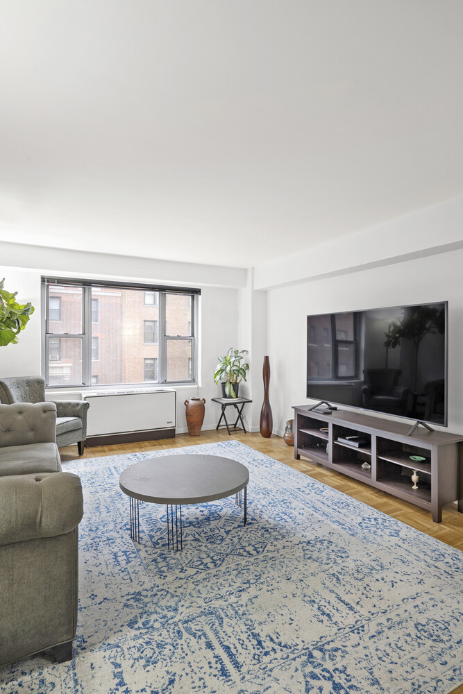 310 LEXINGTON Avenue 10FG