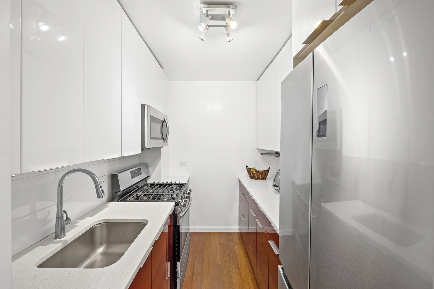 310 LEXINGTON Avenue 10FG