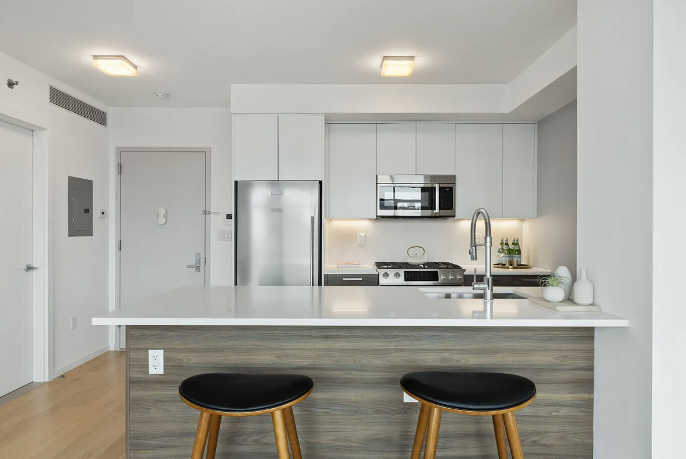 40 PINEHURST Avenue 7B