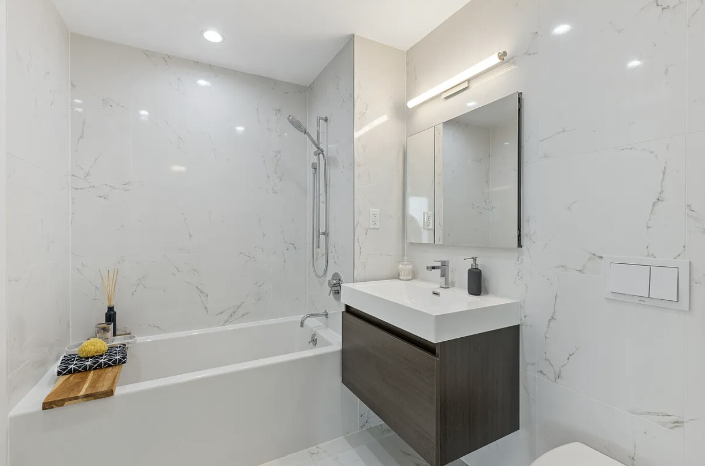 40 PINEHURST Avenue 7B