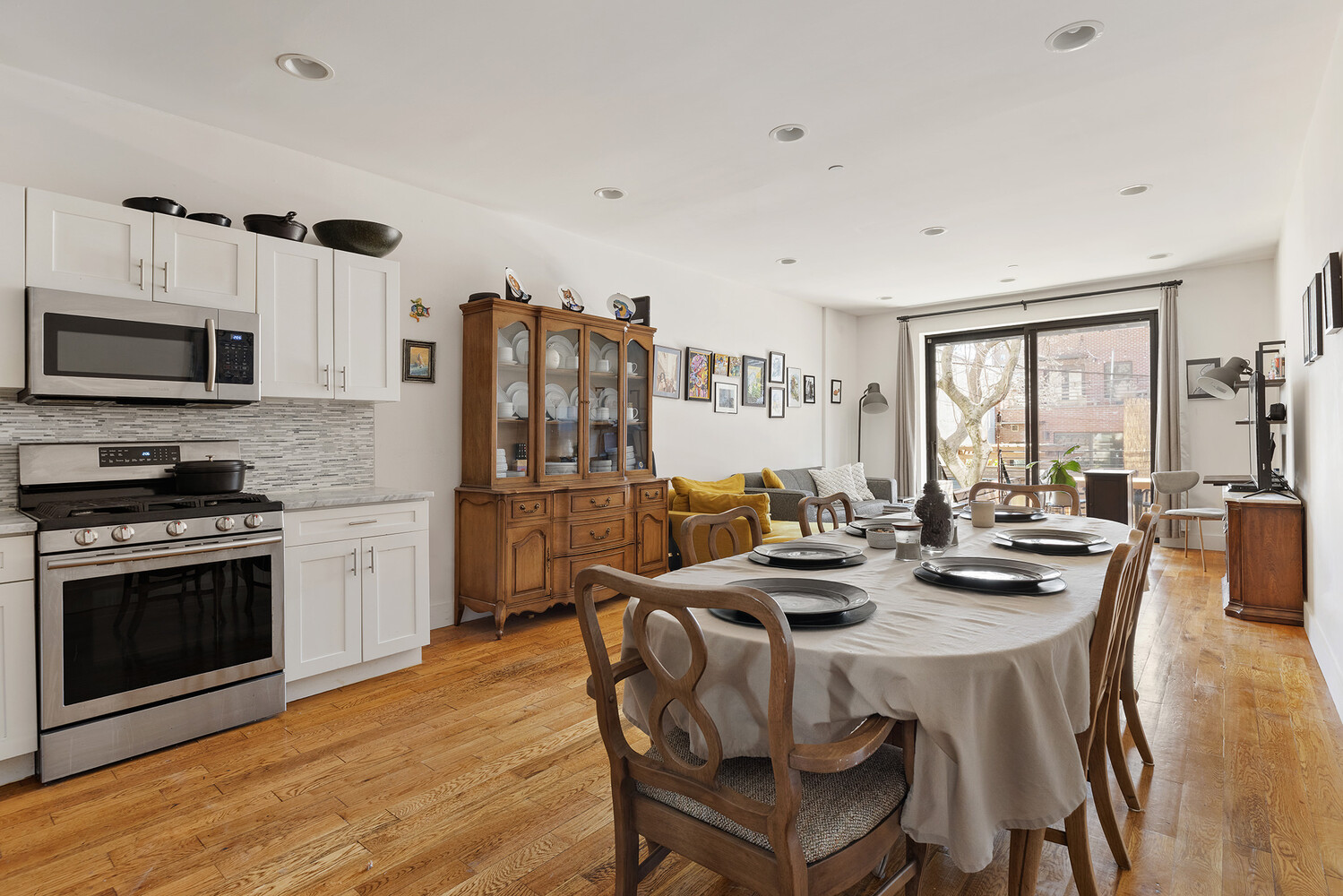 1582A PACIFIC Street