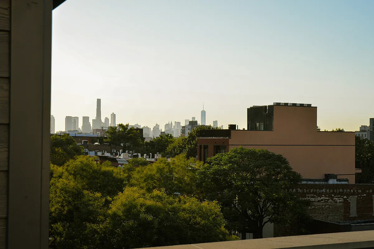 1582A PACIFIC Street