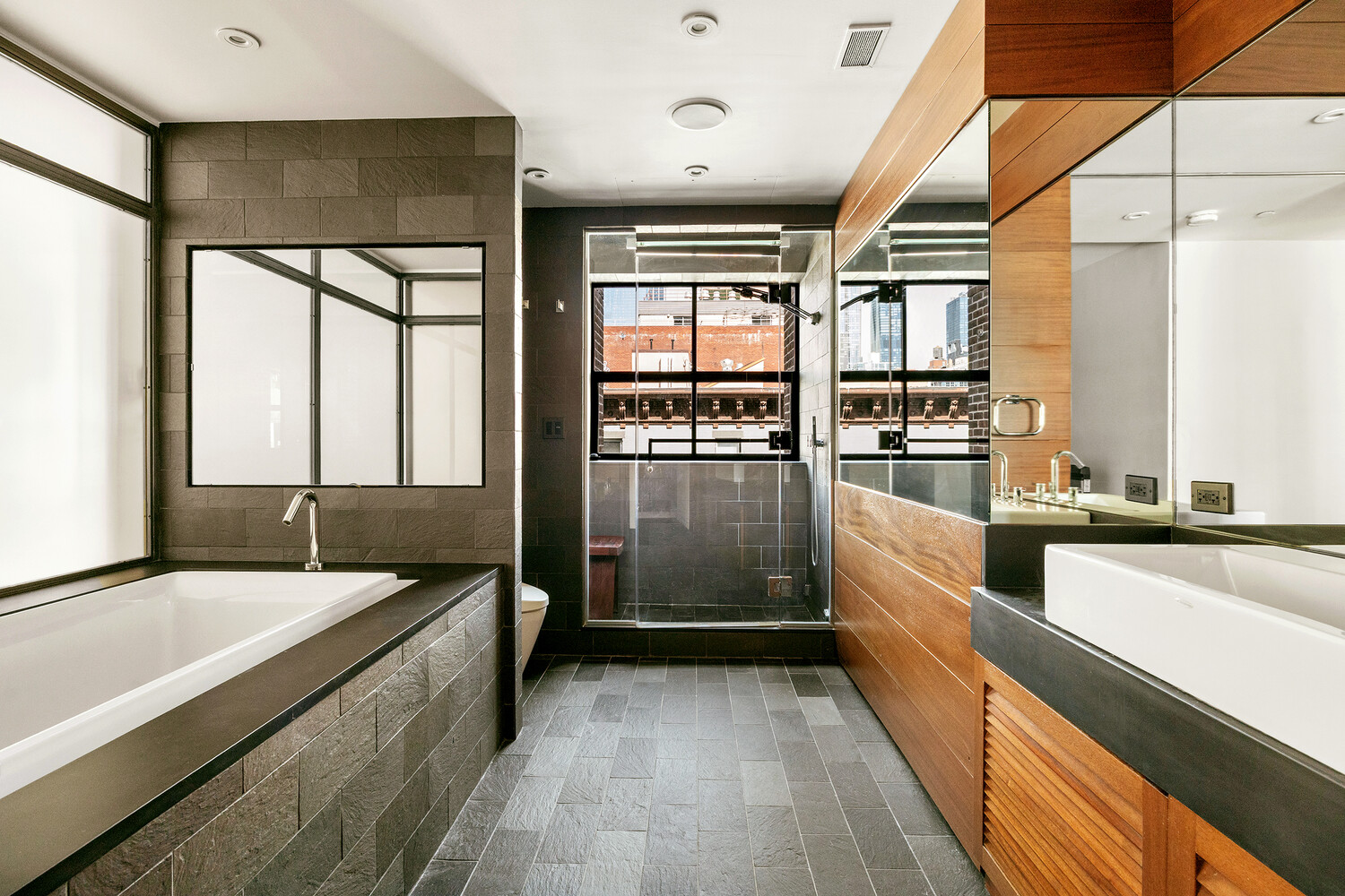 456 W 19TH Street 4/5D