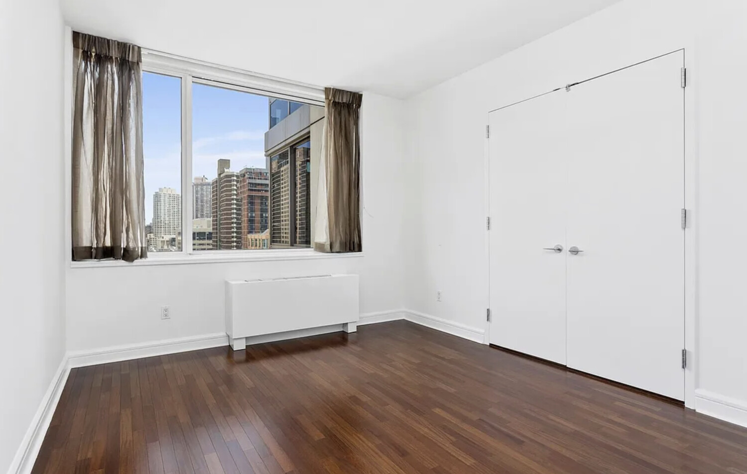 120 RIVERSIDE Boulevard 16J