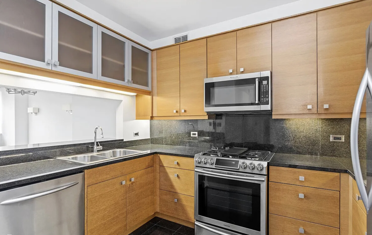 120 RIVERSIDE Boulevard 16J