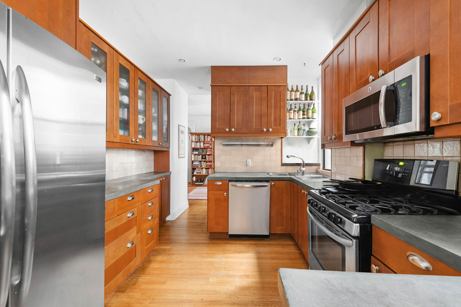 532 W 111TH Street 53/54