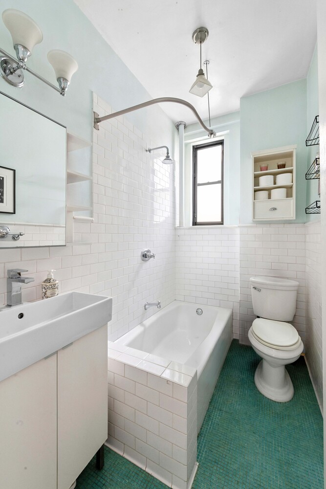 532 W 111TH Street 53/54