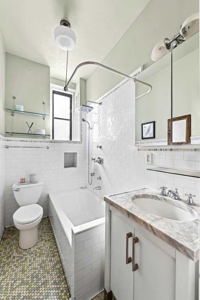 532 W 111TH Street 53/54