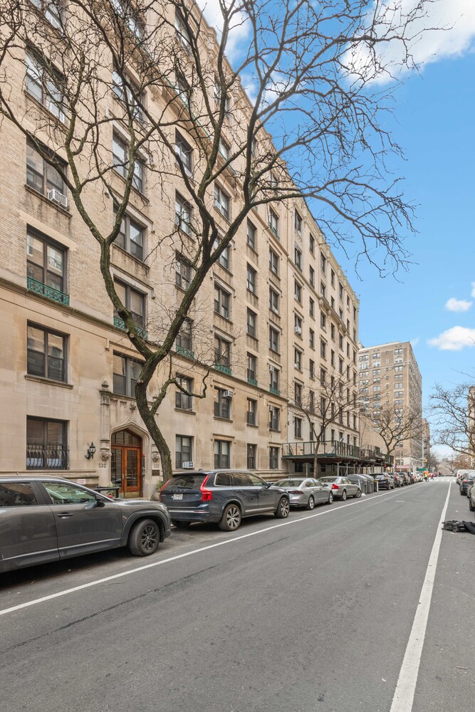 532 W 111TH Street 53/54