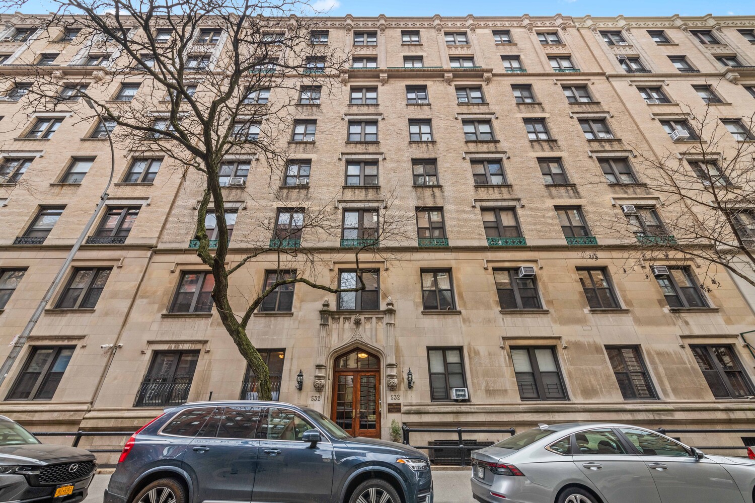 532 W 111TH Street 53/54