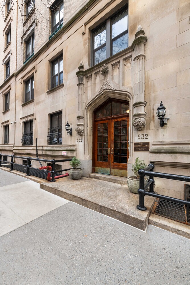 532 W 111TH Street 53/54