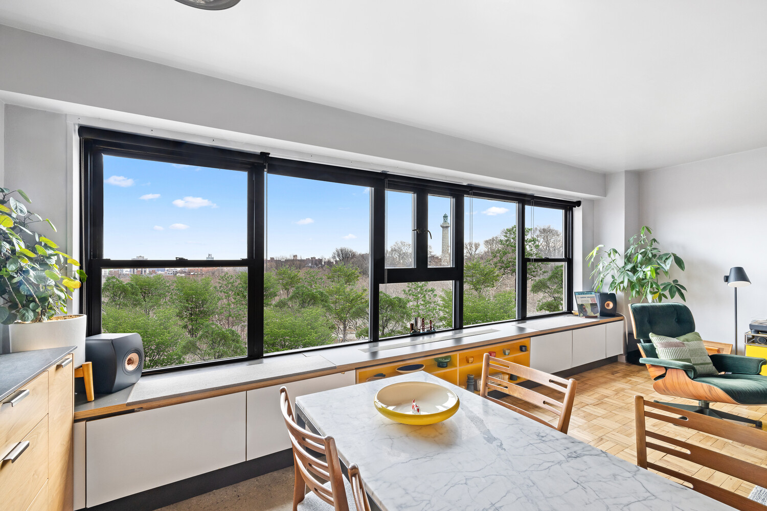 130 SAINT EDWARDS Street 10D