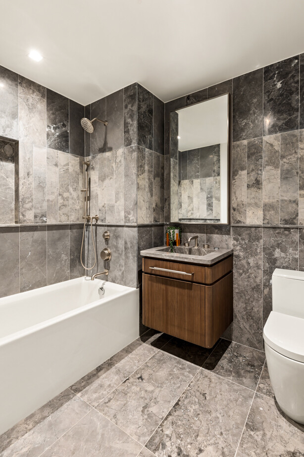 208 DELANCEY Street 2D