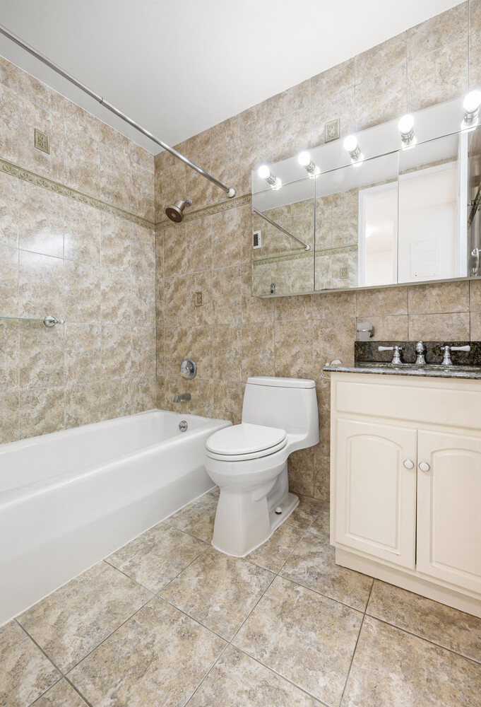 300 E 62ND Street APT804