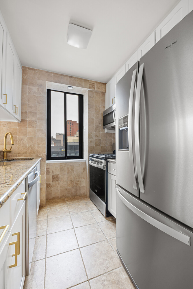 300 E 62ND Street APT804