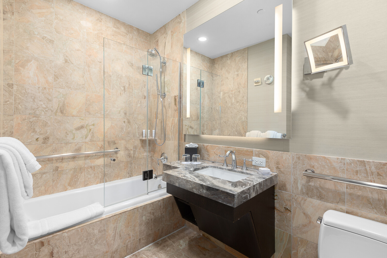 1 CENTRAL Park W 316