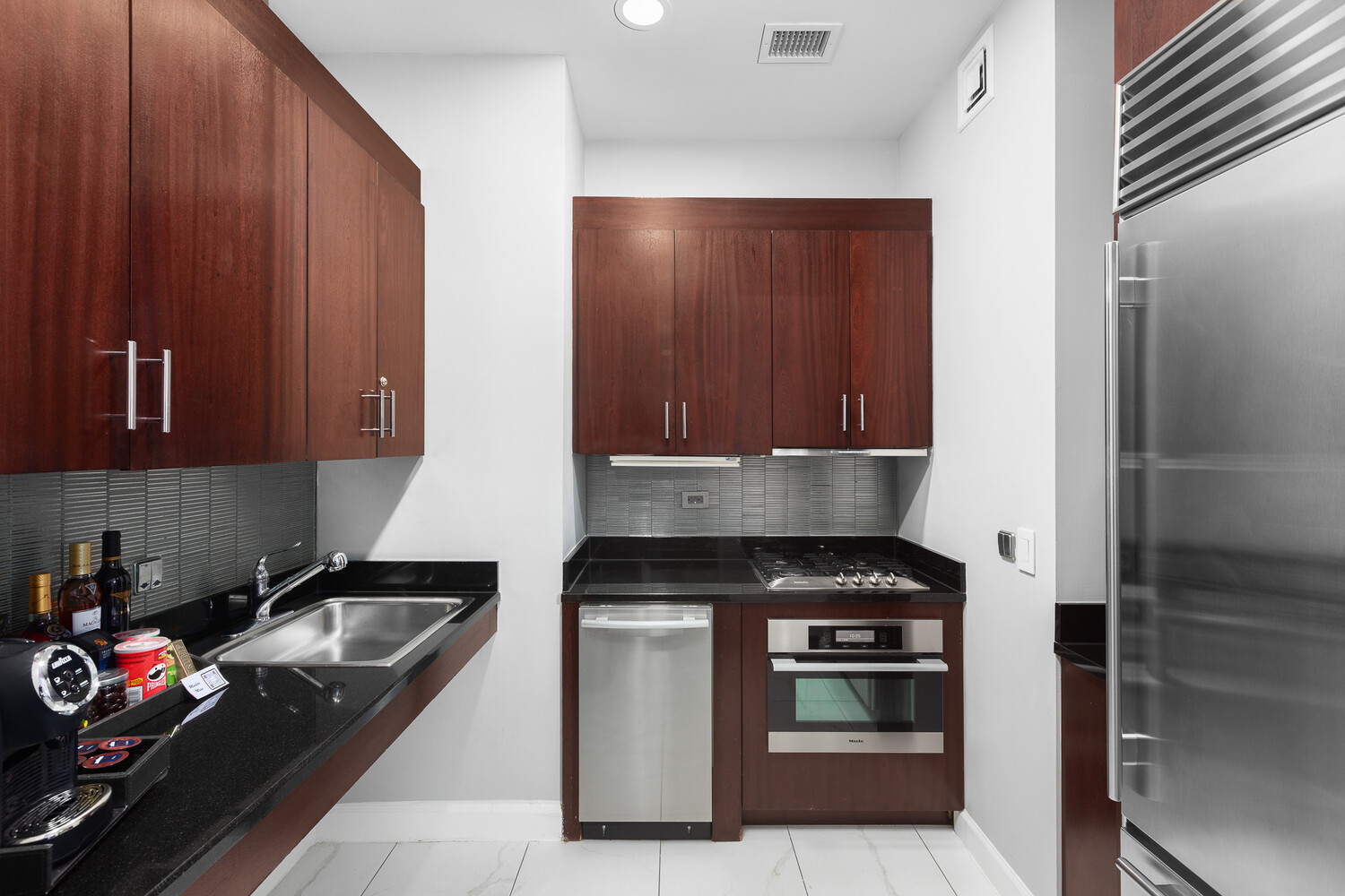 1 CENTRAL Park W 316