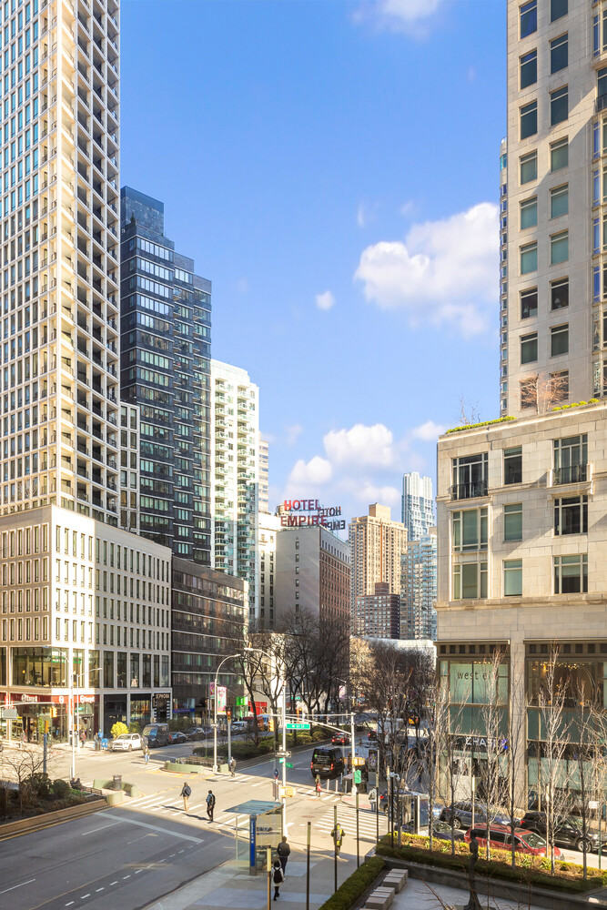 1 CENTRAL Park W 316