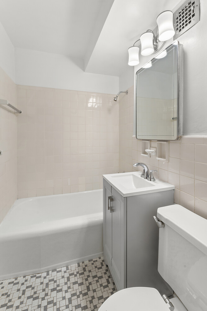 110 E 36TH Street 4C