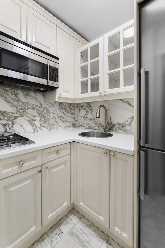 110 E 36TH Street 4C