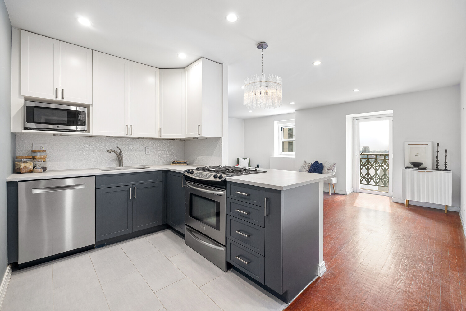 3 HANOVER Square 19J