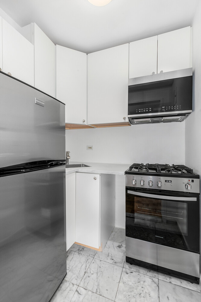 240 E 55TH Street 10A