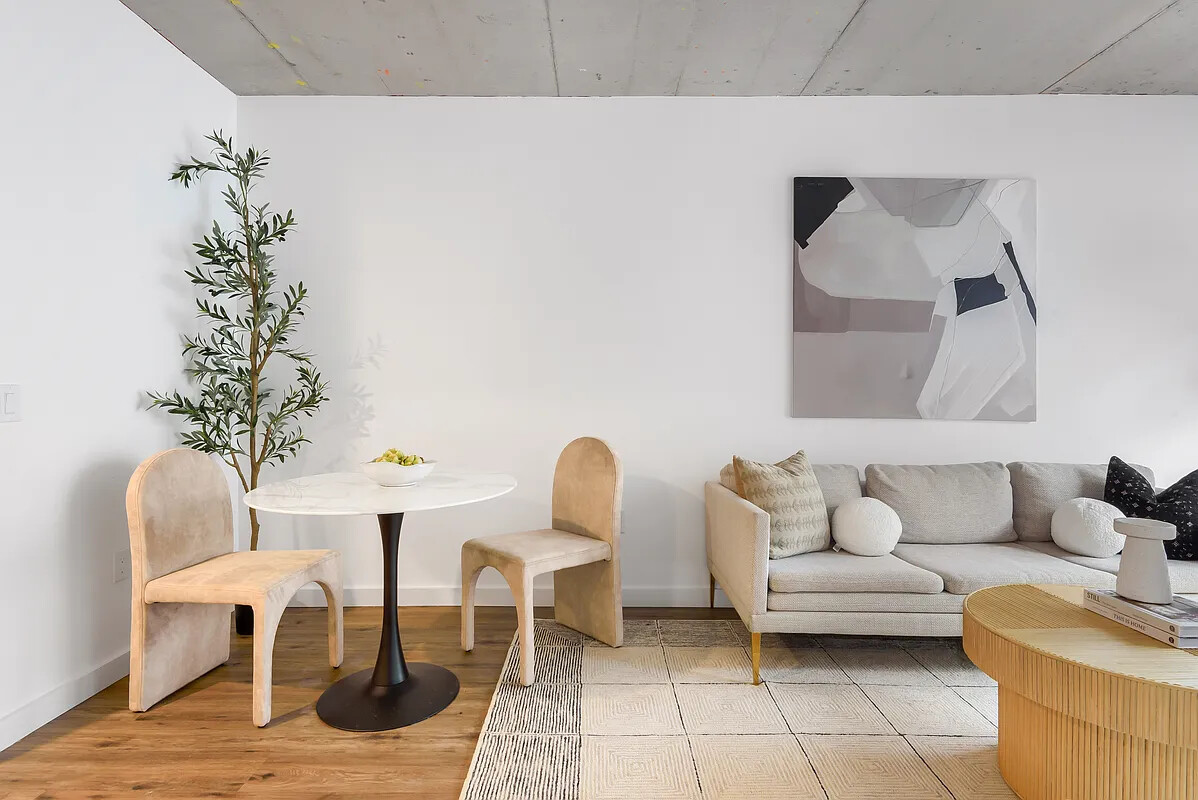 540 GRAHAM Avenue 203